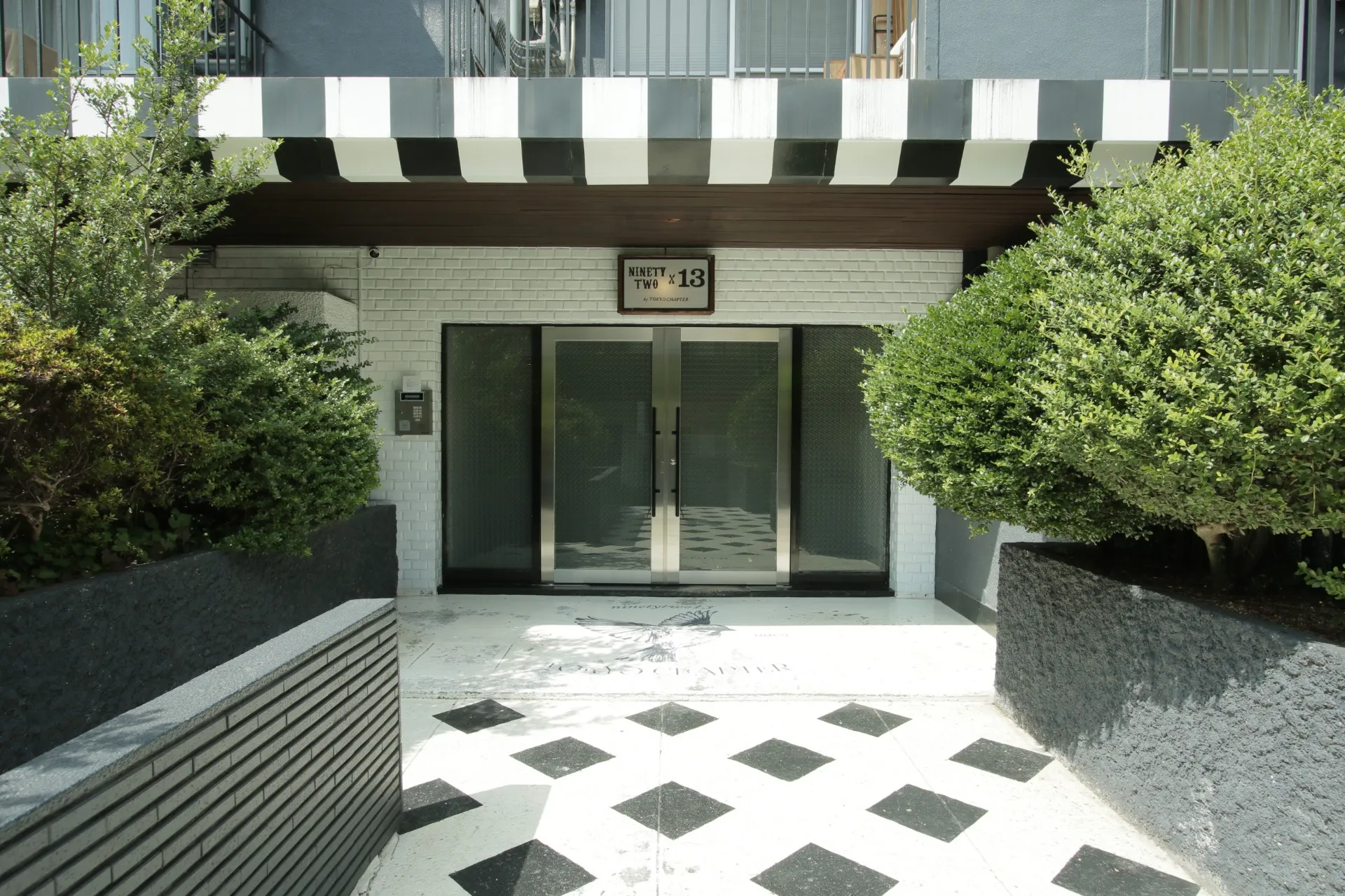 サロンエントランス